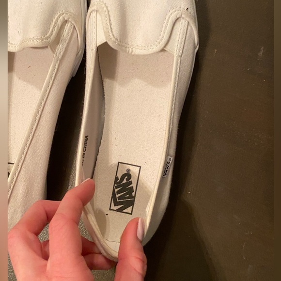 White vans - Picture 2 of 5